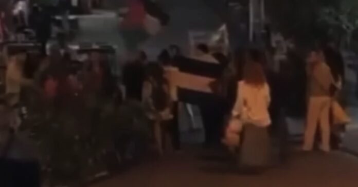 grupo-de-apoiadores-do-ira-bloqueiam-vias-e-intimidam-turistas-israelenses-em-itacare,-no-sul-da-bahia grupo-de-apoiadores-do-ira-bloqueiam-vias-e-intimidam-turistas-israelenses-em-itacare,-no-sul-da-bahia