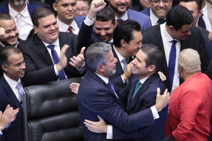 a-diferenca-entre-hugo-motta-e-arthur-lira-(por-leonardo-barreto)