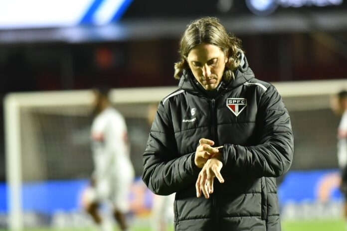 sao-paulo-anuncia-a-saida-do-tecnico-luis-zubeldia-e-fala-em-‘acordo-amigavel’