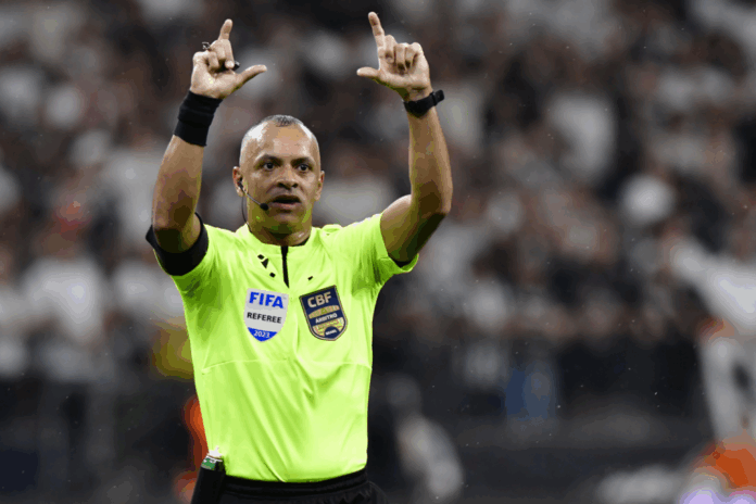 mundial-de-clubes:-trios-brasileiros-de-arbitragem-estreiam-nos-jogos-de-inter-de-milao-e-manchester-city
