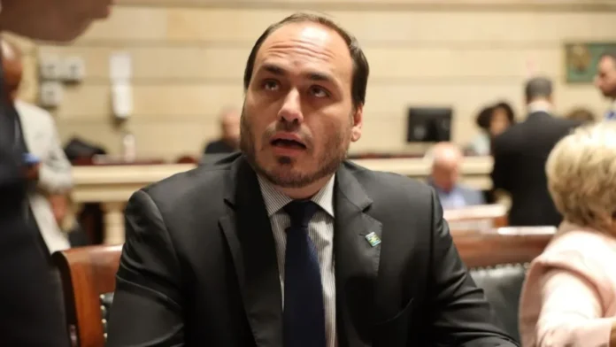 indiciado,-carlos-bolsonaro-aponta-perseguicao-da-pf