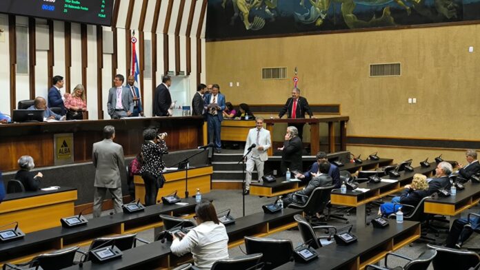 al-ba-vota-pacotao-de-projetos-do-governo-em-sessao-antes-do-recesso-parlamentar;-confira
