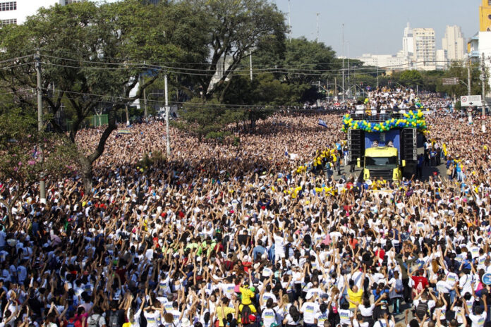 parada-lgbt+-e-marcha-para-jesus-devem-injetar-r$-591-mi-na-economia-paulistana,-diz-acsp