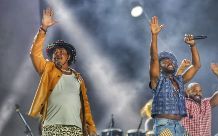 e-o-tchan!-rebate-criticas-sobre-show-no-sao-joao:-“tem-que-ver”