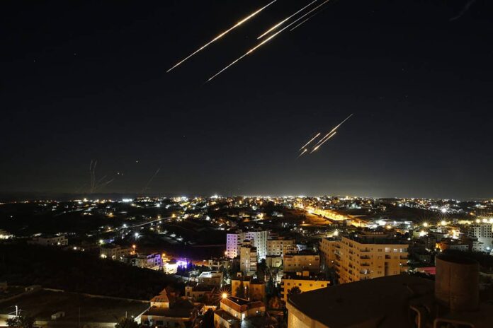 a-ameaca-do-ira-e-o-hospital-bombardeado-em-israel