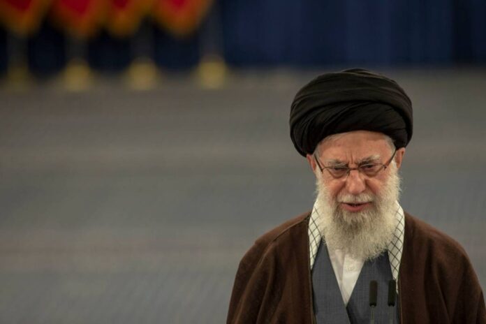 khamenei-provoca-israel:-pedir-ajuda-aos-eua-e-“sinal-de-fraqueza”