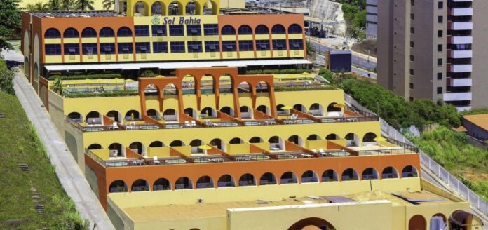prazo-para-desocupacao-voluntaria-de-antigo-hotel-em-patamares-chega-ao-fim;-imovel-teve-registro-de-quartos-com-energia