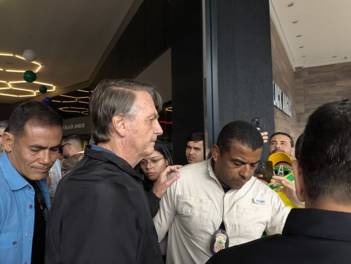 indisposto,-jair-bolsonaro-deixa-evento-em-frigorifico-de-goiania