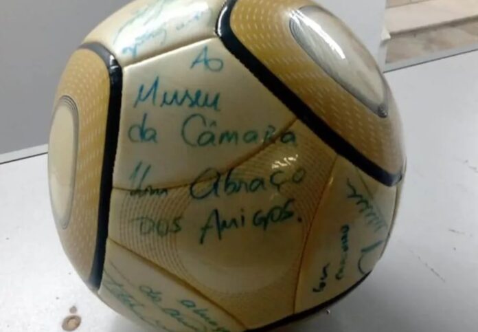 moraes-vota-para-condenar-homem-que-furtou-bola-assinada-por-neymar