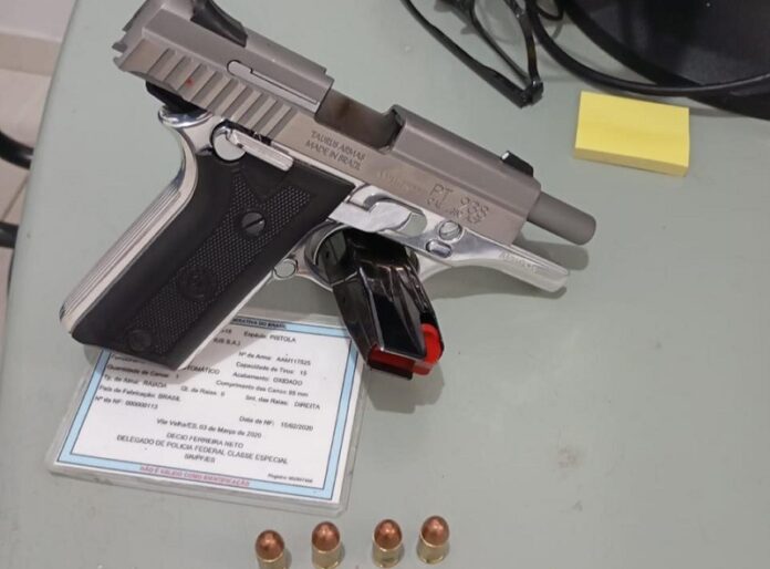 suspeito-e-preso-com-arma-de-fogo-em-nova-vicosa