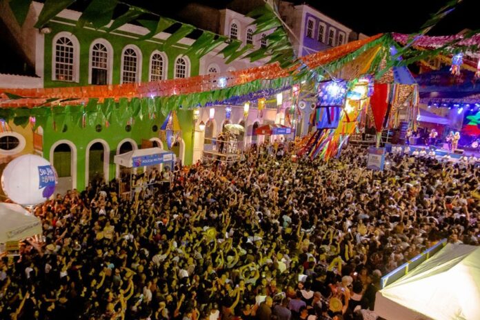 confira-as-atracoes-que-agitam-o-4o-dia-de-sao-joao-da-bahia-no-parque-de-exposicoes-e-os-shows-do-pelourinho-e-paripe