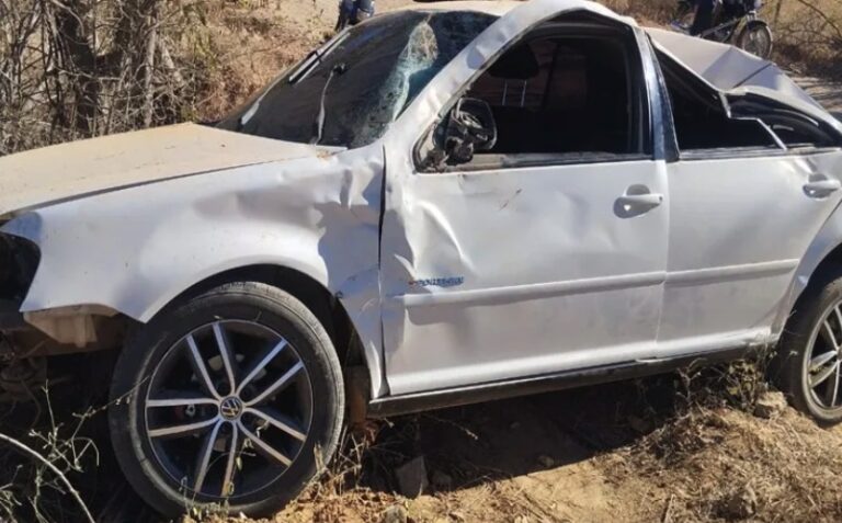 jovem-de-22-anos-fica-ferido-apos-capotamento-de-carro-na-zona-rural-de-urandi