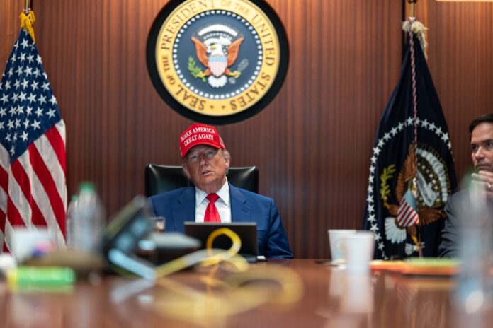 trump-acompanhou-da-sala-de-situacao-da-casa-branca-o-ataque-dos-eua-ao-ira;-veja-fotos