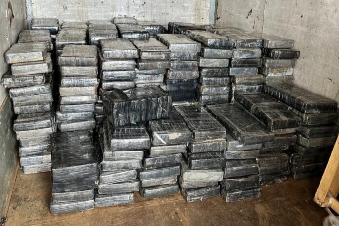 caminhoneiro-e-preso-com-3-toneladas-de-maconha-na-raposo-tavares