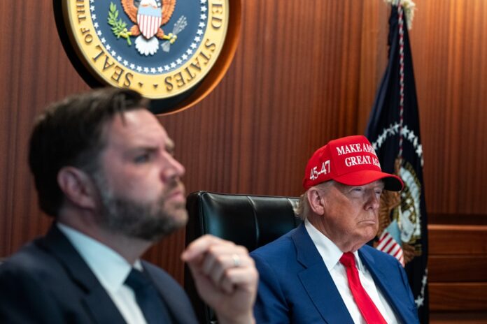 trump-sugere-mudanca-de-regime-no-ira-e-faz-trocadilho-com-o-proprio-slogan:-‘miga’