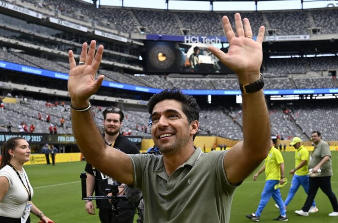 abel-ferreira-indica-que-deve-renovar-com-o-palmeiras-ate-2027