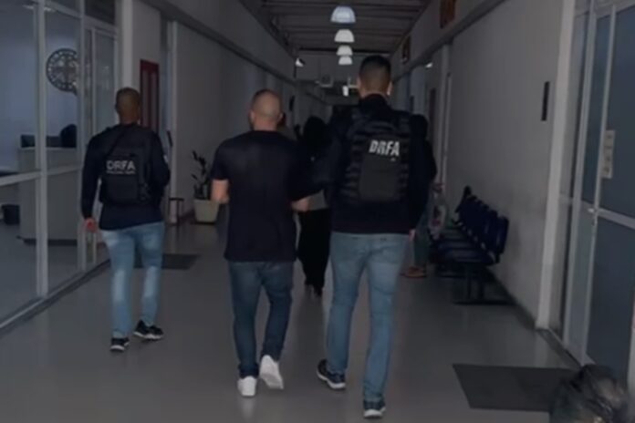 pulgao:-ex-policial-vira-lider-do-cv-e-trava-guerra-com-milicianos