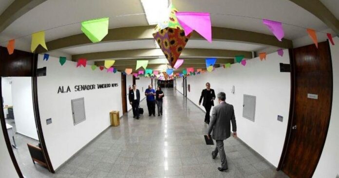 em-meio-as-tensoes-no-oriente-medio,-festas-de-sao-joao-esvaziam-semana-de-votacoes-no-congresso-nacional