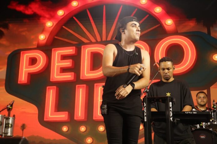 pedro-libe-abre-noite-de-arrasta-pe-no-largo-do-pelourinho-nesta-segunda-feira