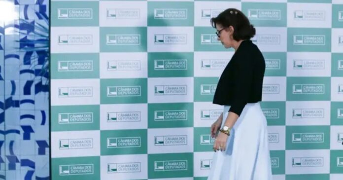 ccj-comeca-a-contar-prazo-de-cinco-sessoes-para-carla-zambelli-apresentar-defesa-contra-perda-de-mandato