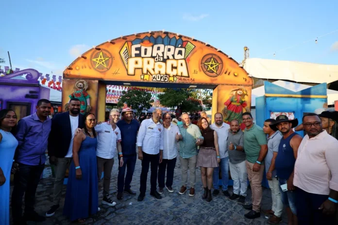 em-visita-ao-reconcavo,-jeronimo-acompanha-sao-joao-de-sao-felix