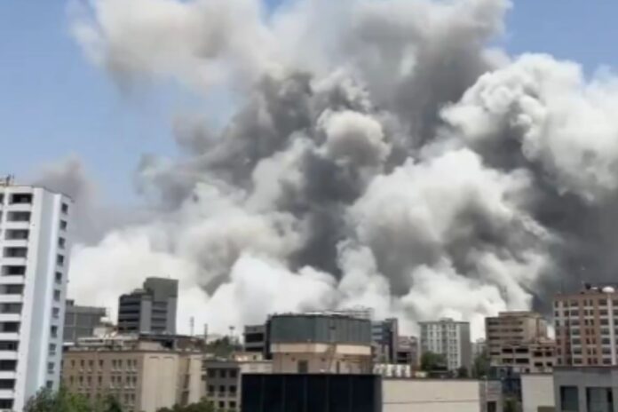 israel-e-ira-continuam-bombardeios-apos-trump-anunciar-cessar-fogo