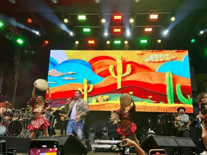 com-show-de-xand-aviao,-sao-joao-de-jequie-mantem-clima-de-casa-cheia-na-praca-da-bandeira