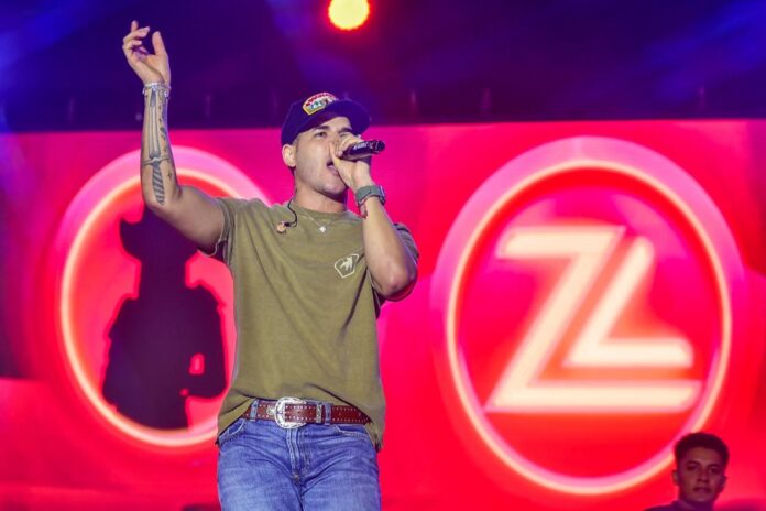 ze-vaqueiro-celebra-conexao-com-a-bahia-durante-show-no-sao-joao:-“energia-do-povo-baiano-e-diferente”