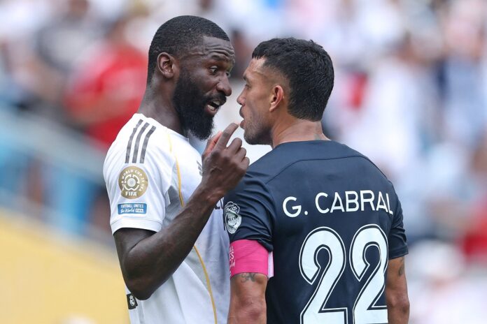 gustavo-cabral-nega-declaracao-racista-contra-rudiger-no-mundial-de-clubes:-‘foi-uma-discussao’