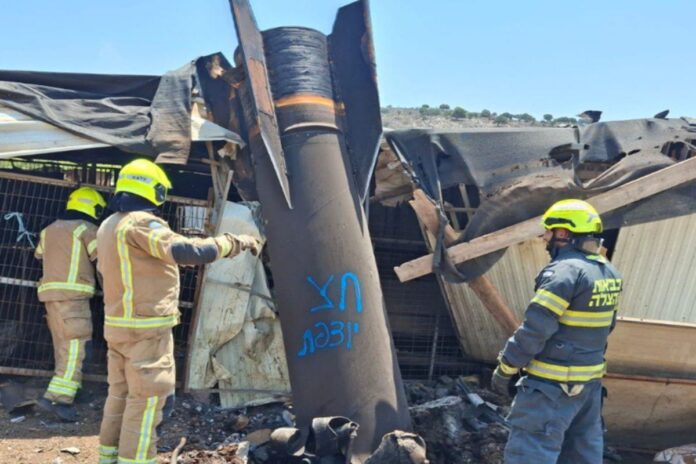 israel-mostra-imagem-de-foguete-disparado-pelo-ira-durante-cessar-fogo