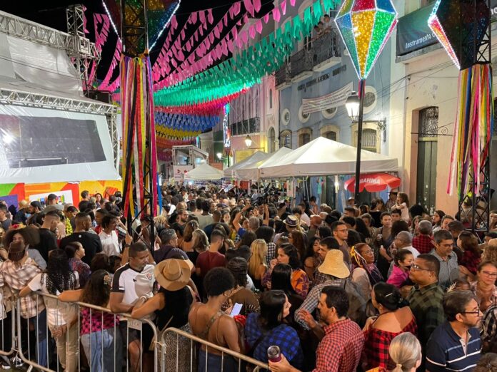 apos-lotacao,-largo-do-pelourinho-reabre-acesso-nesta-segunda-feira-de-shows-no-sao-joao-da-bahia