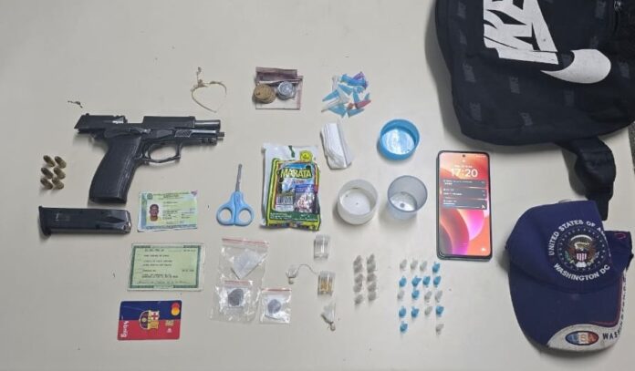 dupla-e-presa-com-pistola-e-drogas-durante-operacao-do-esquadrao-fenix-em-jaua