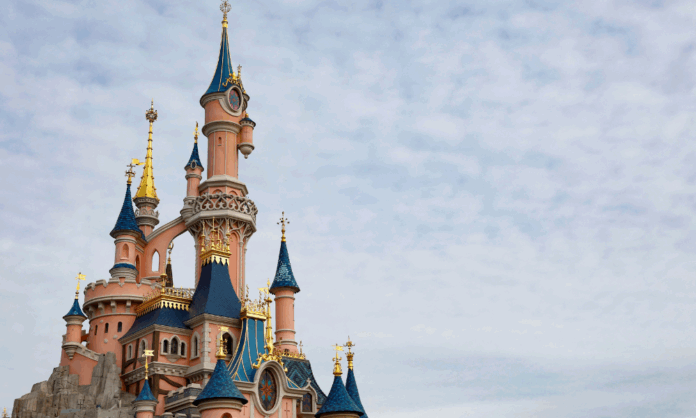 franca-pede-prisao-preventiva-de-britanico-que-encenou-casamento-com-crianca-de-9-anos-na-disney