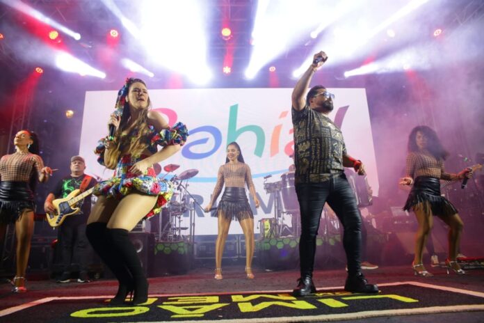 limao-com-mel-embala-o-publico-no-pelourinho-na-ultima-noite-de-sao-joao-da-bahia