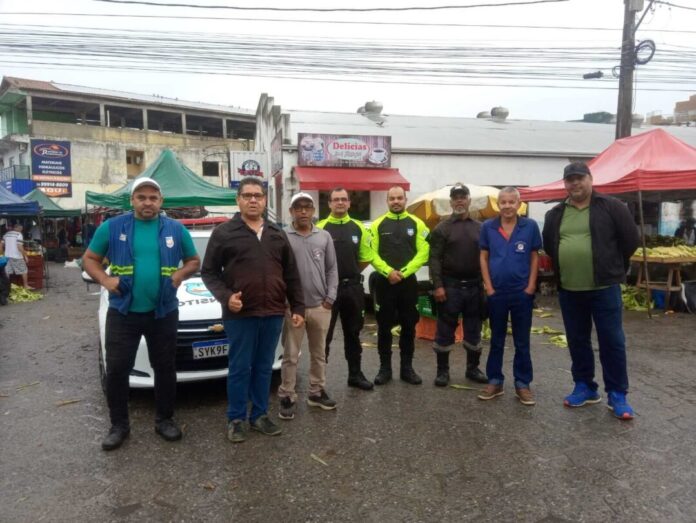 prefeitura-realiza-acao-integrada-no-mercado-caravelas-para-garantir-seguranca-viaria-e-ordenamento-urbano