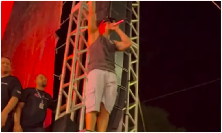 ze-felipe-se-surpreende-com-‘presente’-de-fa-durante-show:-‘e-usada?’