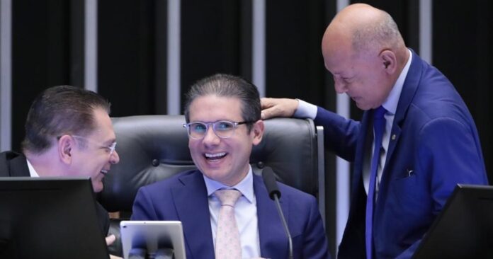 em-decisao-que-surpreendeu-o-governo,-motta-anuncia-votacao-de-projeto-que-derruba-decreto-do-iof-e-ja-define-relator