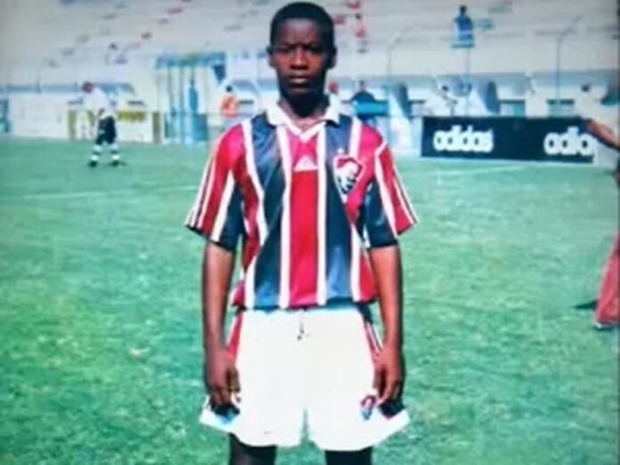 ex-lateral-do-fluminense-e-achado-morto-aos-39-anos.-policia-investiga