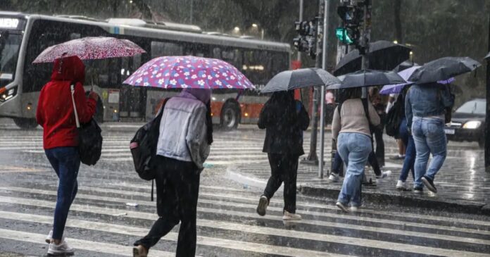 inmet-emite-alerta-de-chuvas-para-salvador-e-outras-26-cidades-baianas