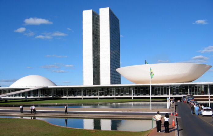 editorial-–-gastanca-no-congresso