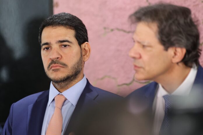 iof:-apos-haddad-falar-em-acionar-o-stf,-agu-diz-que-ouvira-a-fazenda