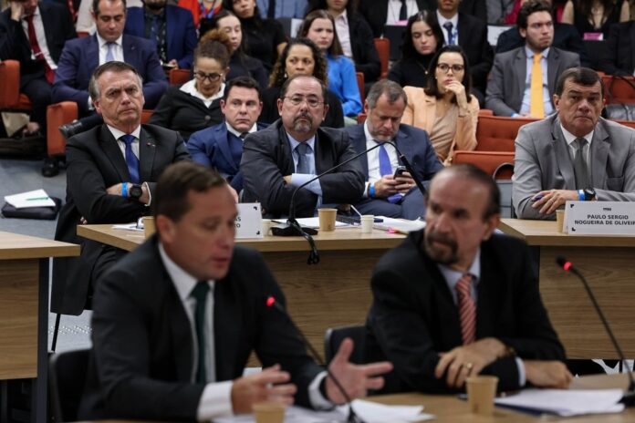 advogados-de-bolsonaro-tentaram-obter-com-familiares-dados-da-delacao-premiada,-afirma-mauro-cid-a-pf