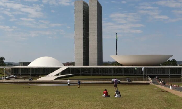 al-ba-envia-pec-ao-congresso-para-dar-mais-poderes-as-assembleias-legislativas;-veja-detalhes