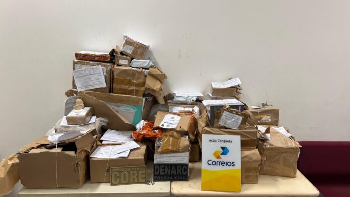 policia-apreende-mais-de-50-encomendas-com-drogas-em-centro-de-correios-de-simoes-filho