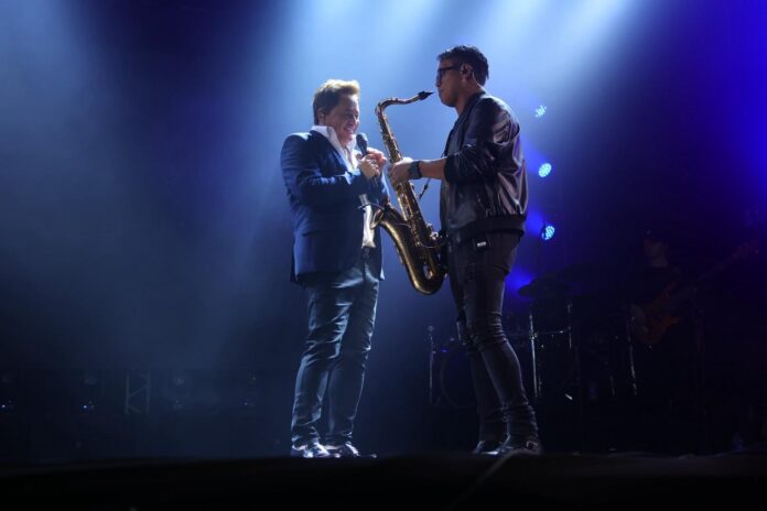 segunda-noite-do-sao-pedro-de-valenca-reune-45-mil-com-shows-de-leonardo,-adelmario-coelho-e-gustavo-mioto