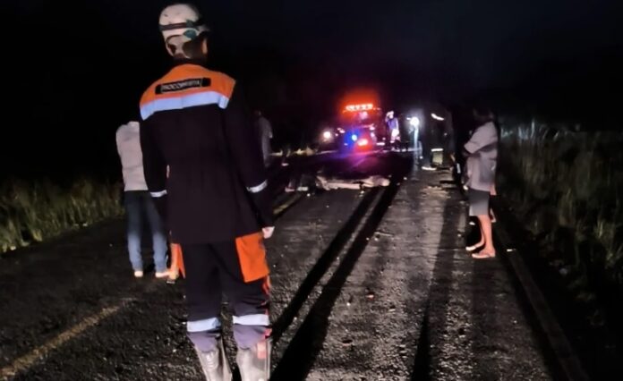 mae-e-filha-morrem-em-colisao-entre-moto-e-carro-na-bacia-do-jacuipe;-crianca-segue-hospitalizada