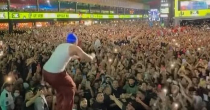 nattan-se-joga-no-meio-do-publico-durante-noite-lotada-no-maior-sao-joao-do-mundo