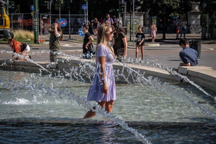 com-metade-do-sul-do-pais-em-alerta-vermelho,-portugal-registra-temperaturas-de-44°c