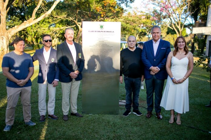 clube-de-golfe-instala-placa-em-homenagem-ao-governador-ibaneis-rocha