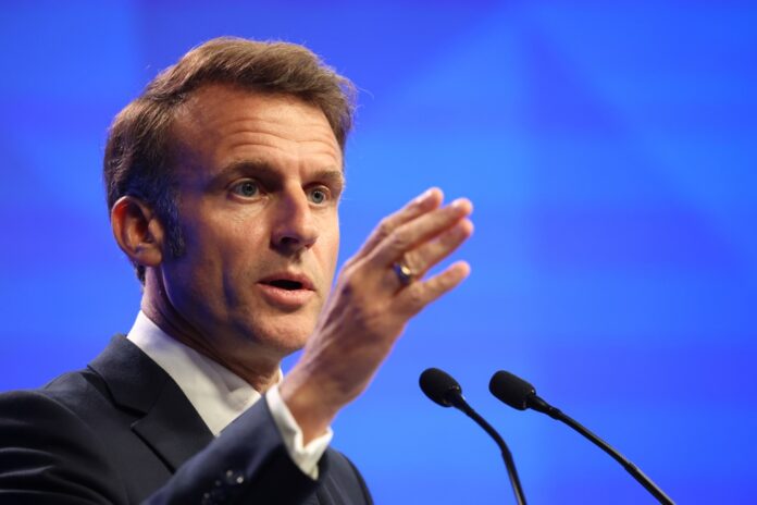 macron-cobra-presidente-do-ira-sobre-retorno-as-negociacoes-nucleares-e-cooperacao-com-a-aiea